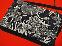 義若オリジナルのポシェット 鯉と睡蓮 黒